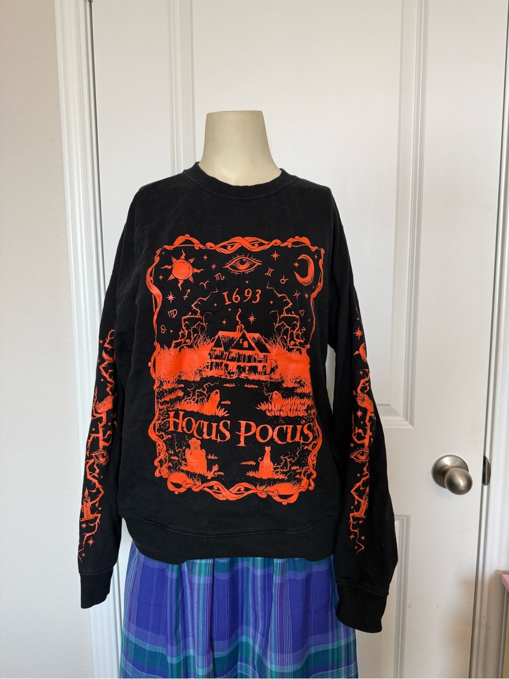 Her Universe Disney Hocus Pocus Book Cover Girls Sweatshirt